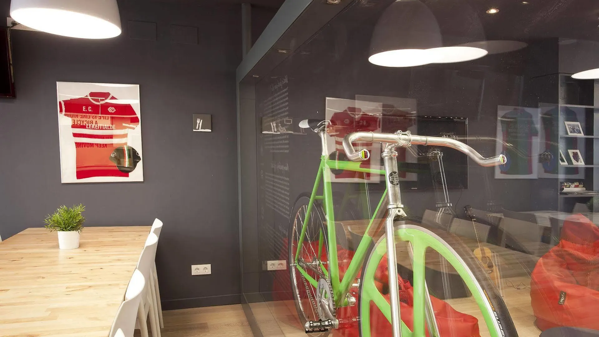 Sant Jordi Hostels Gracia Barcelona